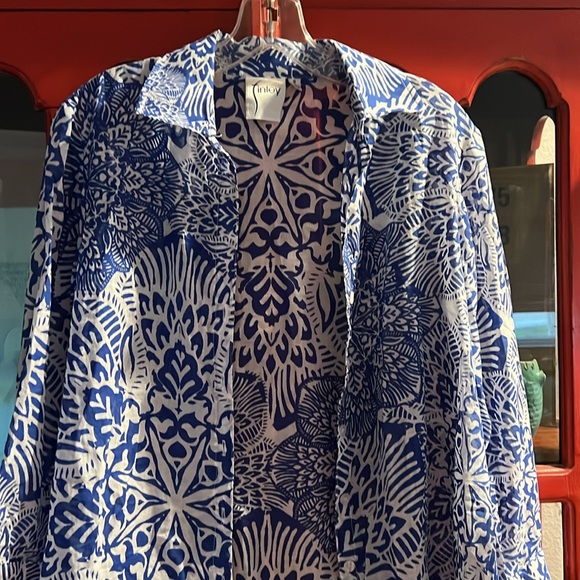 finley blue and white button up. - Picture 2 of 7